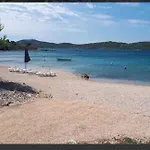 Mobile Pelin With Shared Pool * Pirovac