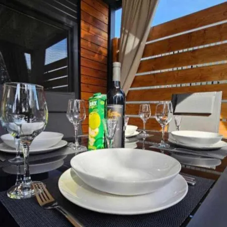 Mobile Pelin With Shared Pool Dom wakacyjny Pirovac