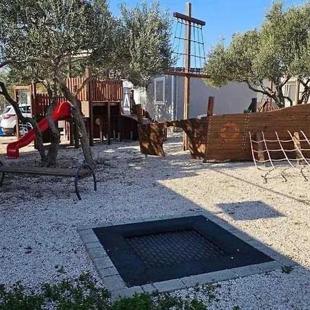 Dom wakacyjny Mobile Pelin With Shared Pool *