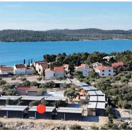 Mobile Pelin With Shared Pool * Pirovac