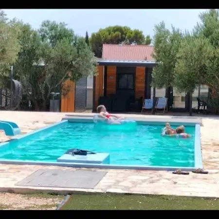 Mobile Pelin With Shared Pool Pirovac