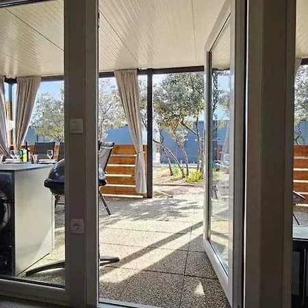 Dom wakacyjny Mobile Pelin With Shared Pool Pirovac