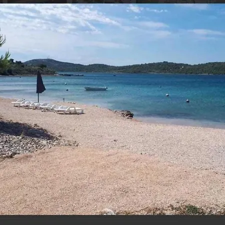 Mobile Pelin With Shared Pool * Pirovac