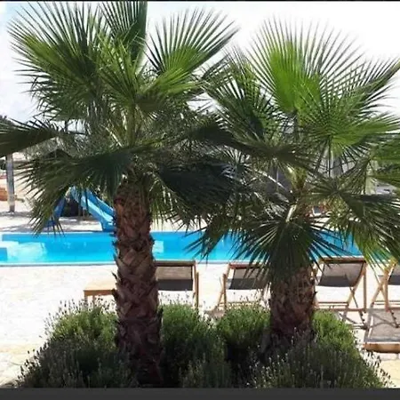 Mobile Pelin With Shared Pool Tatil Evi Pirovac