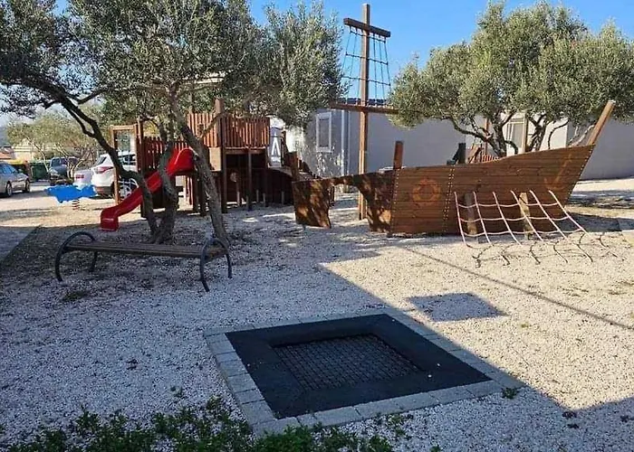 בית נופש Mobile Pelin With Shared Pool פירובאץ