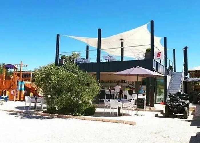 בית נופש Mobile Pelin With Shared Pool